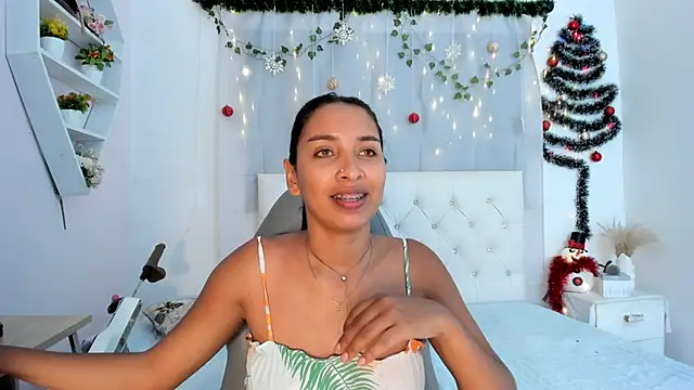 Emma lorense22 online show from December 18, 2025, 8:01 pm