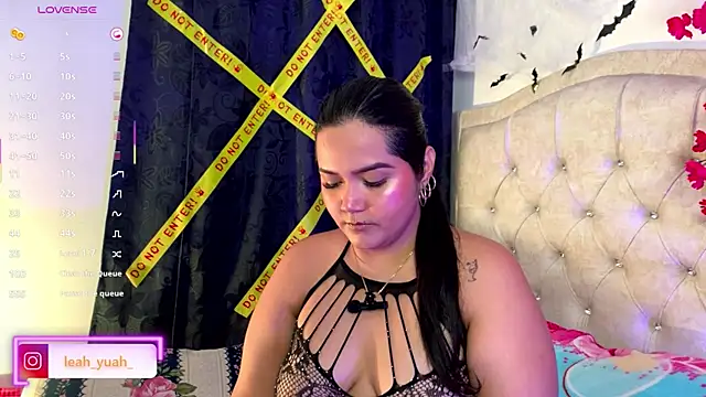 Leah yuah  online show from October 17, 2025, 4:38 am