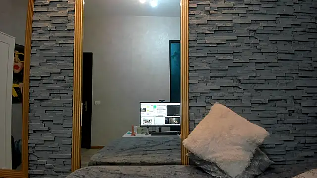 Snapshot of Bella_Posh chatting on March 20, 2025, 7:14 am Bella Posh online show from March 20, 2025, 7:14 am