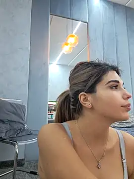 Snapshot of Bella_Posh chatting on October 12, 2025, 7:43 am Bella Posh online show from October 12, 2025, 7:43 am