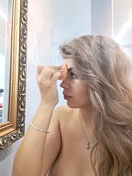 Bella Posh online show from November 23, 2025, 9:19 am