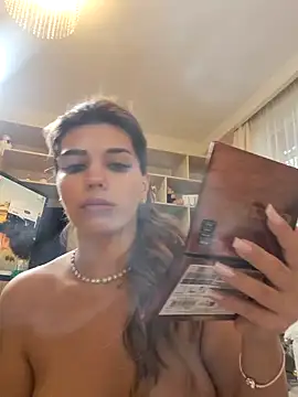 Bella Posh online show from December 22, 2025, 7:08 am