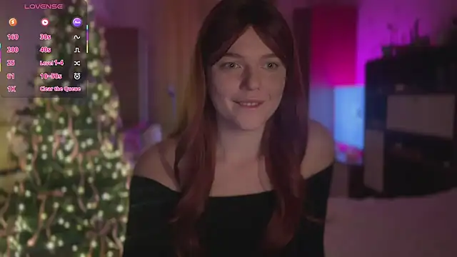 CherryRed Girl online show from December 15, 2025, 7:09 pm