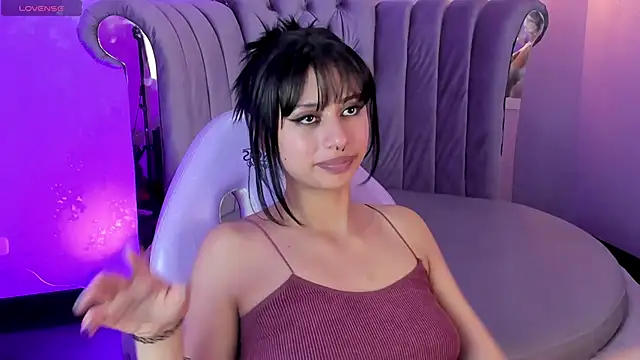 Snapshot of Seren_Bleck chatting on March 5, 2025, 4:24 am Seren Bleck online show from March 5, 2025, 4:24 am