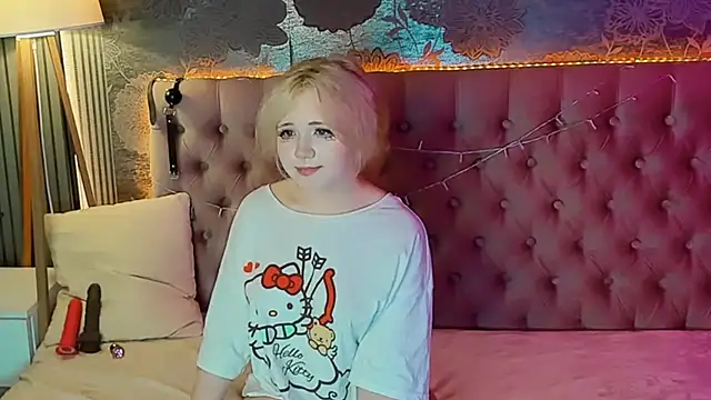 Snapshot of EmilyAngells chatting on June 10, 2026, 6:58 am EmilyAngells online show from June 10, 2026, 6:58 am