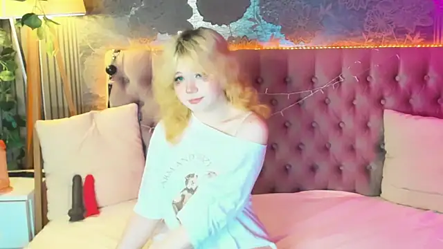 Snapshot of EmilyAngells chatting on May 25, 2026, 6:01 am EmilyAngells online show from May 25, 2026, 6:01 am