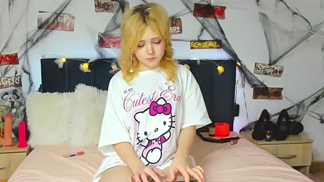 EmilyAngells online show from October 28, 2025, 10:47 am