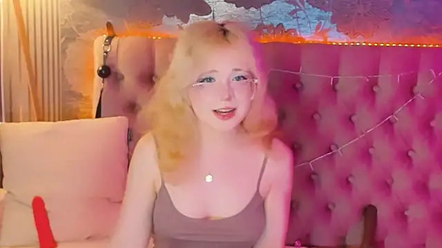 Snapshot of EmilyAngells chatting on June 27, 2026, 8:09 am EmilyAngells online show from June 27, 2026, 8:09 am