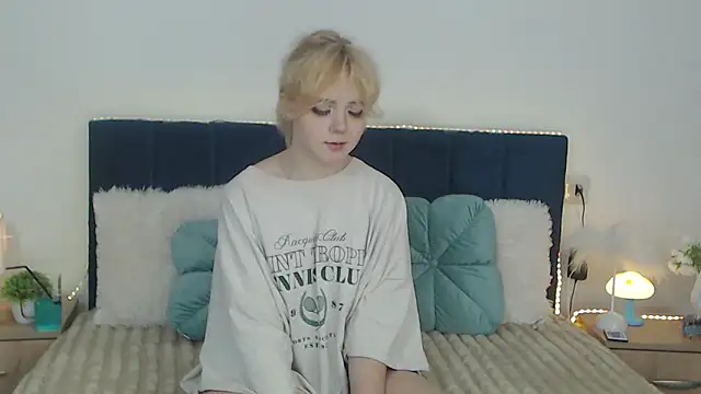 Snapshot of EmilyAngells chatting on September 10, 2025, 6:34 am EmilyAngells online show from September 10, 2025, 6:34 am