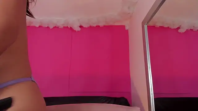 violett 24  online show from March 16, 2025, 6:55 pm