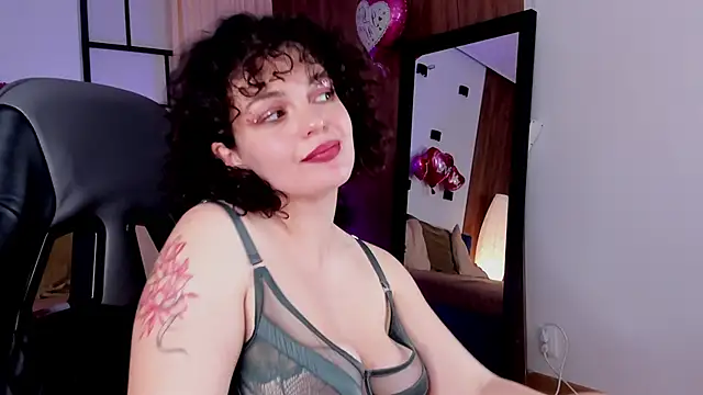 Snapshot of CurlyVixen chatting on February 26, 2025, 2:16 pm CurlyVixen online show from February 26, 2025, 2:16 pm