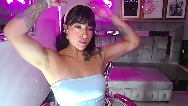 Snapshot of Isabella_Collen_v chatting on March 22, 2025, 12:46 pm Isabella Collen v online show from March 22, 2025, 12:46 pm