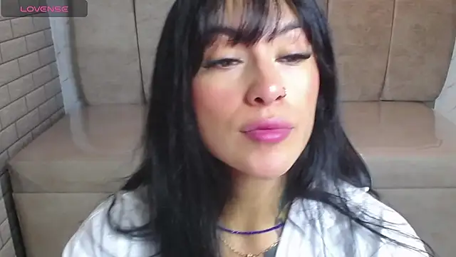 Snapshot of Isabella_Collen_v chatting on November 23, 2025, 1:10 pm Isabella Collen v online show from November 23, 2025, 1:10 pm