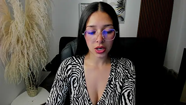 Snapshot of angeline_davies chatting on October 3, 2025, 4:36 am angeline davies online show from October 3, 2025, 4:36 am
