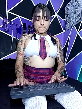 Snapshot of ChloeAllennn chatting on September 16, 2025, 11:44 am ChloeAllennn online show from September 16, 2025, 11:44 am