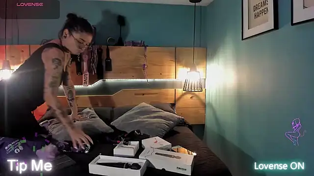 ChloeAllennn online show from November 5, 2025, 11:57 am