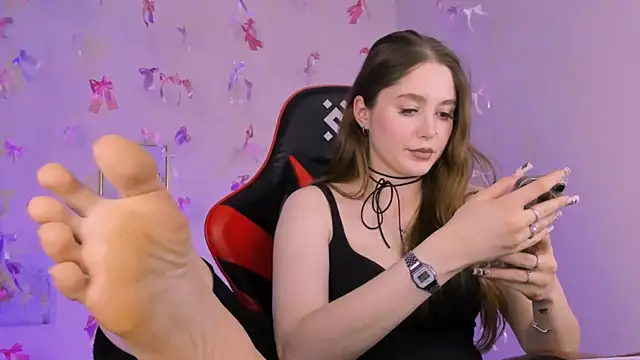 hazel sullivan online show from November 10, 2025, 12:21 pm