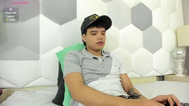 Snapshot of Axel_Forte chatting on October 24, 2025, 1:21 pm Axel Forte online show from October 24, 2025, 1:21 pm