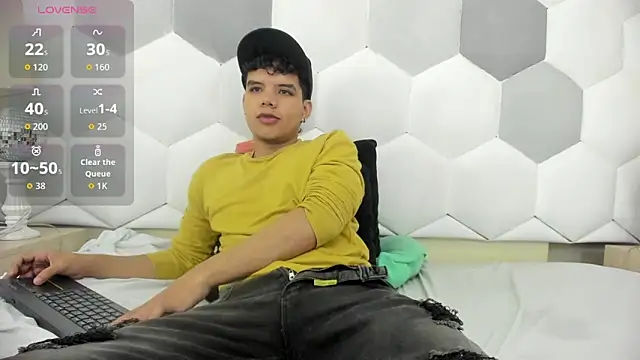 Snapshot of Axel_Forte chatting on October 16, 2025, 1:08 pm Axel Forte online show from October 16, 2025, 1:08 pm