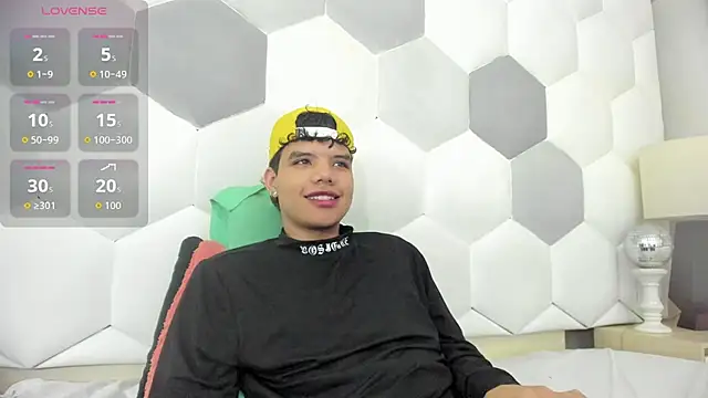 Snapshot of Axel_Forte chatting on October 29, 2025, 1:32 pm Axel Forte online show from October 29, 2025, 1:32 pm