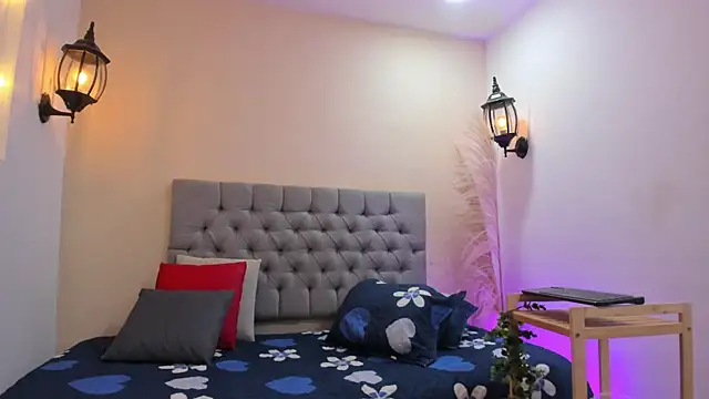 Maite Smith  online show from April 14, 2026, 1:38 pm