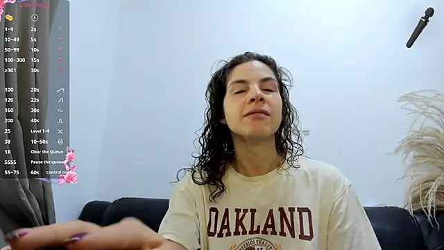 jessyegoldenn online show from May 13, 2026, 4:36 pm