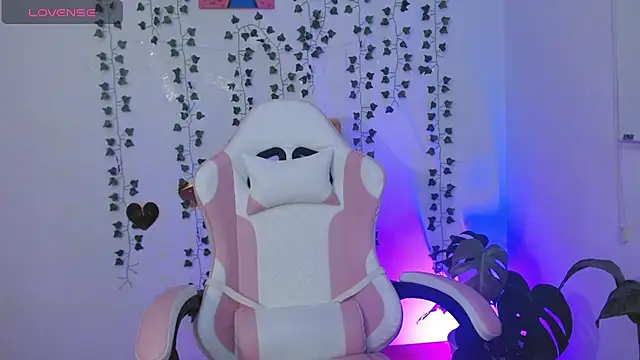 Snapshot of hellokitty__valery chatting on July 14, 2026, 2:00 am hellokitty valery online show from July 14, 2026, 2:00 am