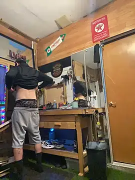 Polaroid White online show from November 1, 2025, 4:01 pm