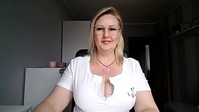 DianaLive online show from April 13, 2026, 9:46 am