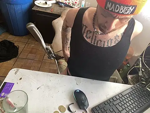 delidemente333 online show from March 21, 2025, 2:40 pm