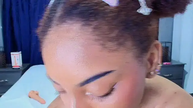 Effie cooper online show from March 20, 2025, 8:19 pm