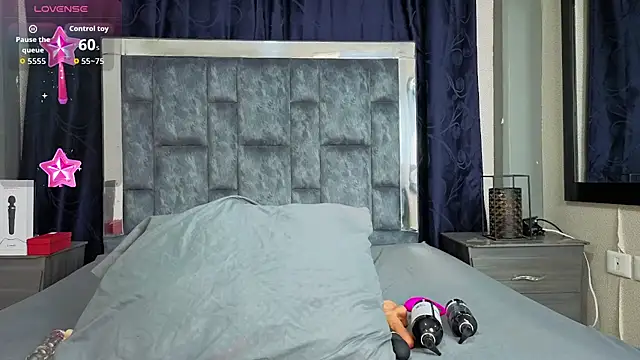 Effie cooper online show from October 14, 2025, 8:09 pm