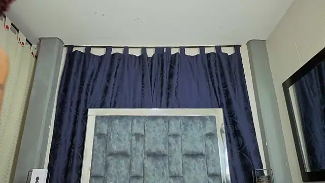 Effie cooper online show from November 10, 2025, 8:14 pm