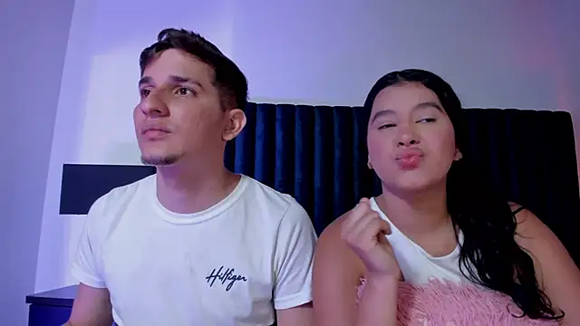 Snapshot of BonnieeAndClyde chatting on October 13, 2025, 6:53 pm BonnieeAndClyde online show from October 13, 2025, 6:53 pm