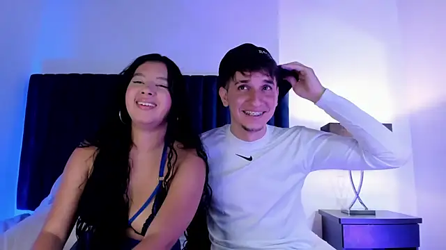 Snapshot of BonnieeAndClyde chatting on October 9, 2025, 8:09 pm BonnieeAndClyde online show from October 9, 2025, 8:09 pm