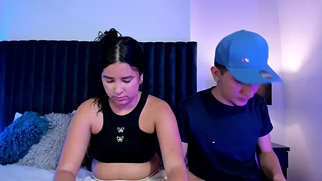 Snapshot of BonnieeAndClyde chatting on October 16, 2025, 9:12 pm BonnieeAndClyde online show from October 16, 2025, 9:12 pm