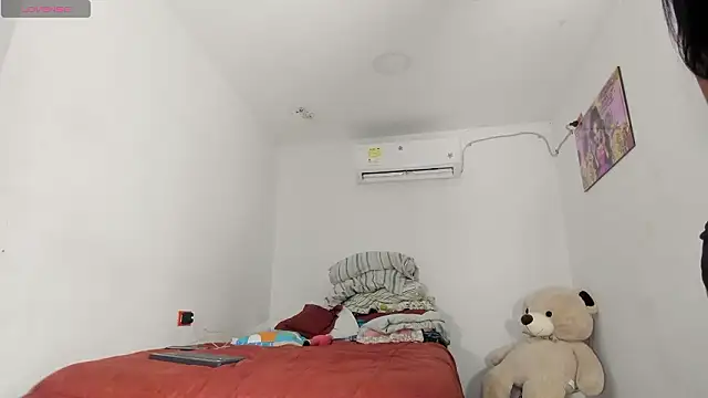 flor herrera01 online show from March 5, 2026, 4:09 am