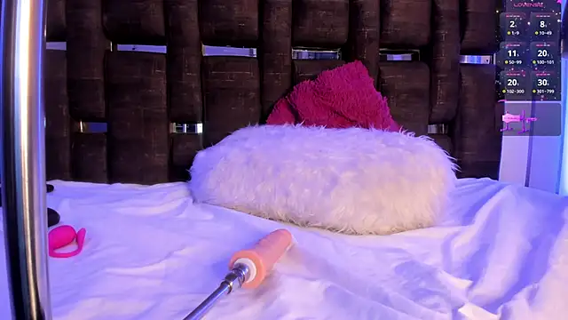 ValentinoMoreti online show from March 17, 2025, 8:18 am