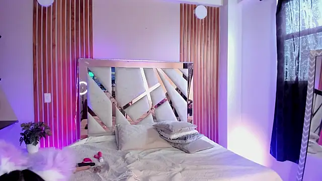 sweetviolet   online show from March 20, 2025, 3:47 pm