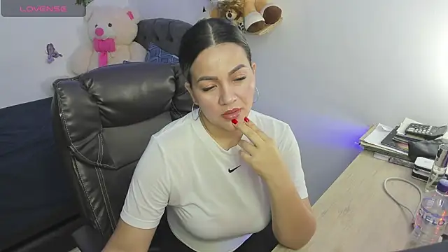 Snapshot of chanell__toledo chatting on May 21, 2026, 4:43 am chanell toledo online show from May 21, 2026, 4:43 am