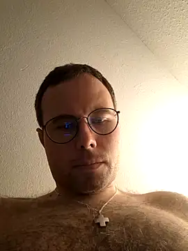 Simonudist online show from February 4, 2026, 10:27 pm