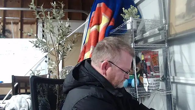 Randomoldguy615 online show from March 4, 2025, 2:06 am