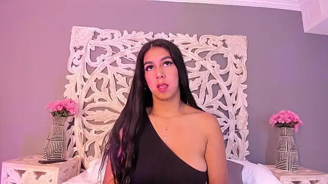 AnnieGibbyns online show from March 28, 2026, 8:43 pm