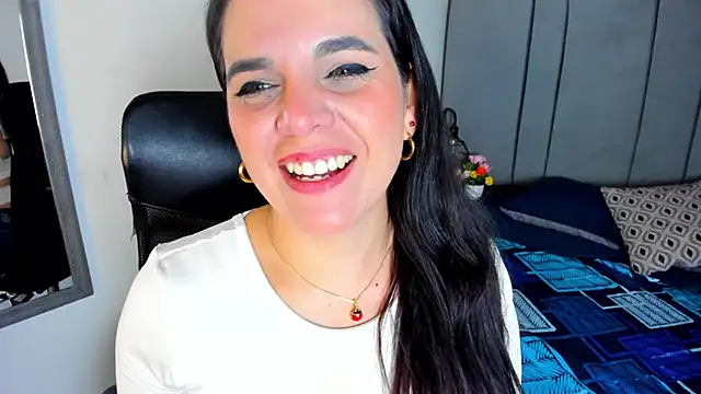 laura hotties online show from February 10, 2026, 1:10 pm