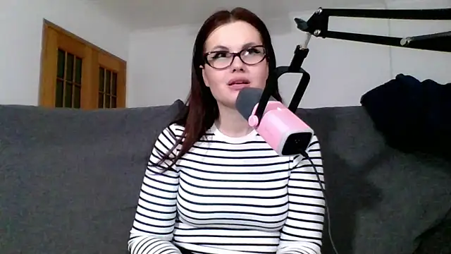 Snapshot of Della_Ideal chatting on March 16, 2025, 10:31 pm Della Ideal online show from March 16, 2025, 10:31 pm