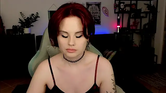 Snapshot of Della_Ideal chatting on February 24, 2026, 6:31 pm Della Ideal online show from February 24, 2026, 6:31 pm