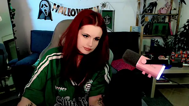 Snapshot of Della_Ideal chatting on October 29, 2025, 5:34 pm Della Ideal online show from October 29, 2025, 5:34 pm