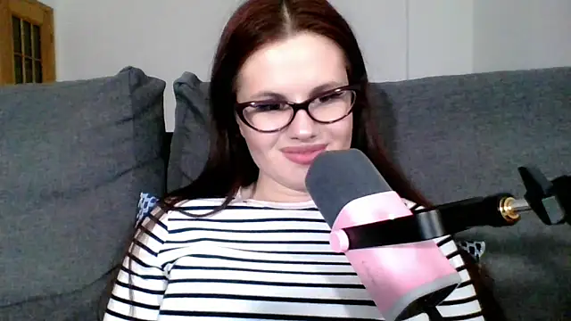 Snapshot of Della_Ideal chatting on March 16, 2025, 7:27 pm Della Ideal online show from March 16, 2025, 7:27 pm