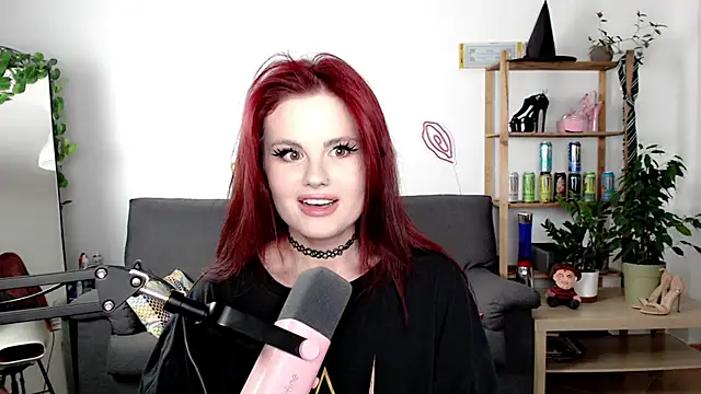 Snapshot of Della_Ideal chatting on September 17, 2025, 5:26 pm Della Ideal online show from September 17, 2025, 5:26 pm