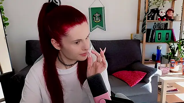 Snapshot of Della_Ideal chatting on November 18, 2025, 10:51 am Della Ideal online show from November 18, 2025, 10:51 am